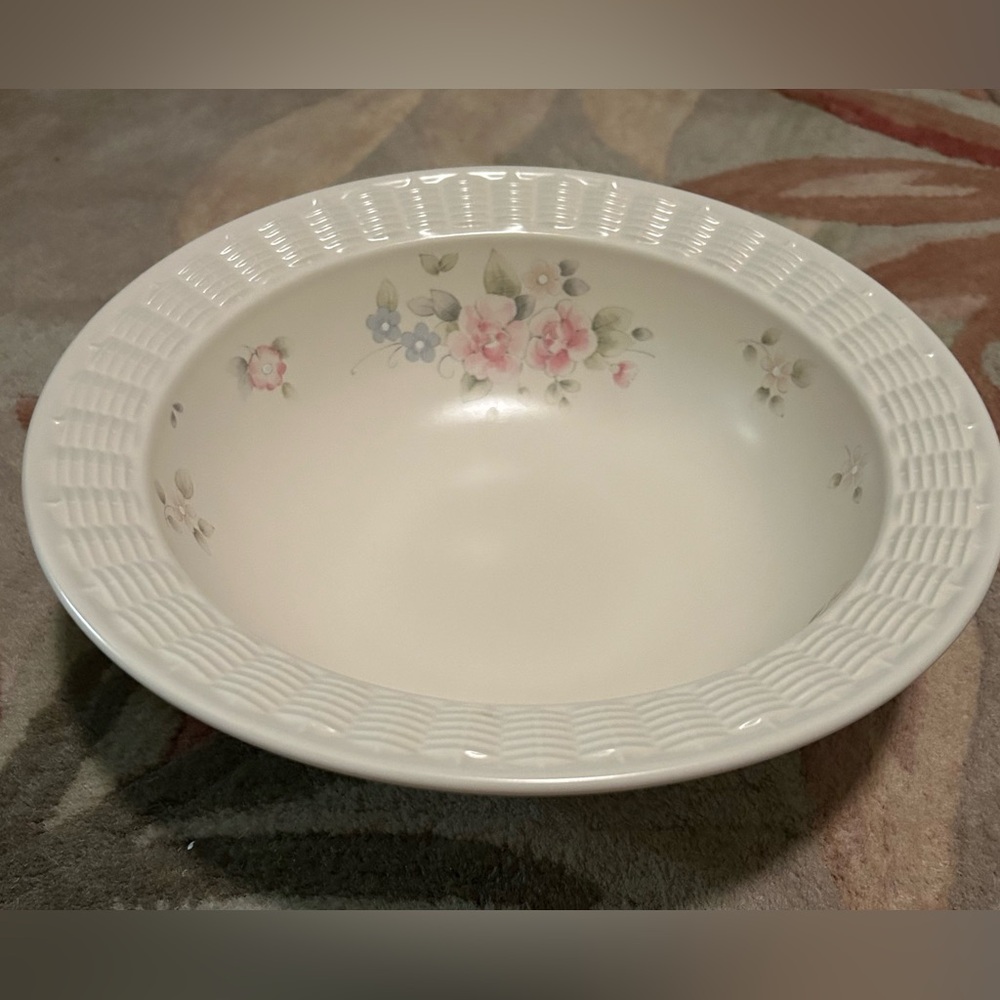Vintage Pfaltzgraff Tea Rose Stoneware Basket Weave Serving Bowl. 11.5” diameter - Picture 4 of 10